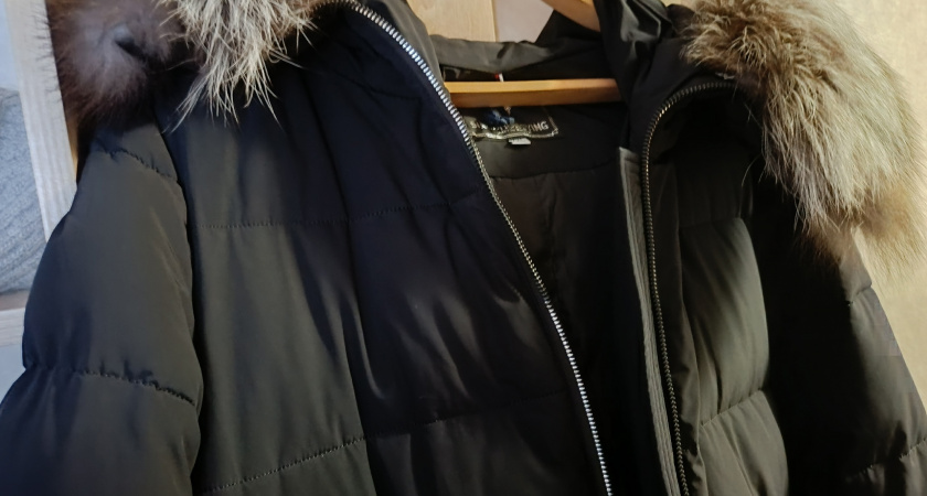 Ровно 2 капли на ватный диск - и пуховик снова чистый, как новый: даже в машинке стирать не надо