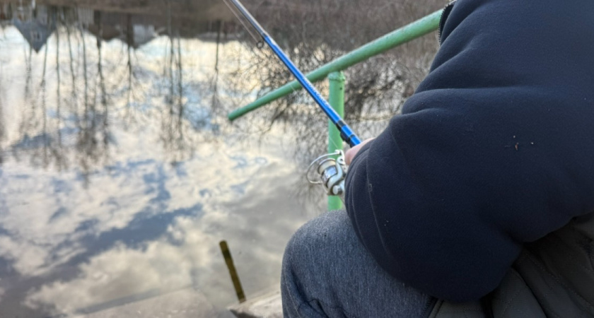 В Засечном сотрудники МЧС России спасли рыбака, провалившегося под лед