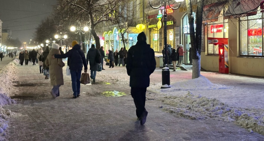 Пьяный пензенец во время драки разбил стеклопакет в одном из городских баров