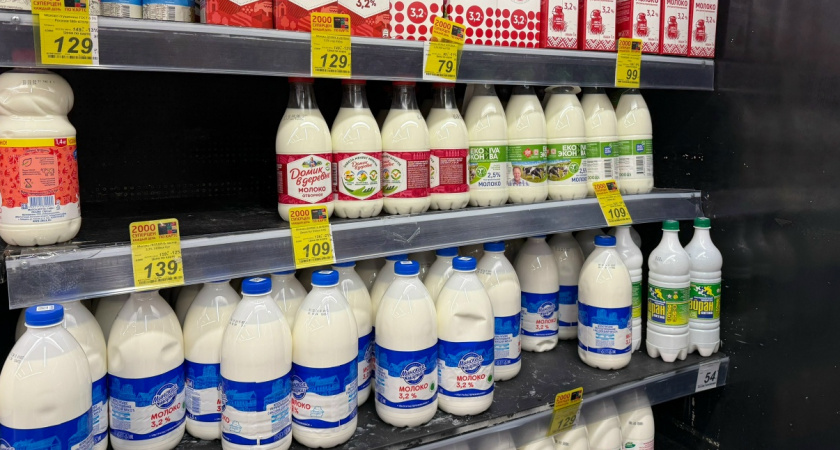 Подкрашенная вода с кишечной палочкой: 7 марок молока попали в черный список Роскачества — не берите даже по акции