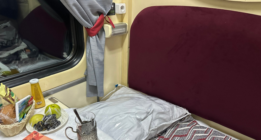 Пассажир с нижней полки не дал мне положить вещи вниз: только потом узнала о своих правах в купе РЖД - теперь будем ездить совсем по-другому