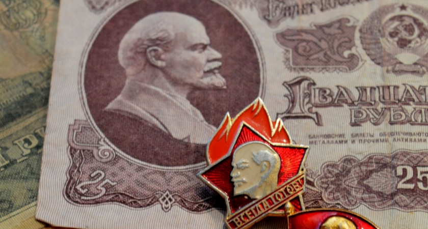 Узнал, сколько зарабатывали в СССР и что было совсем бесплатно — сразу понял, почему сейчас не торопятся заводить детей