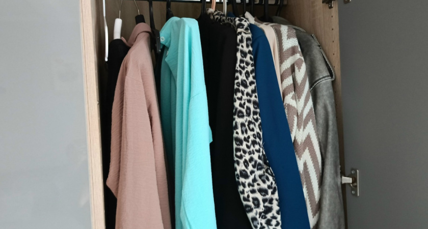 Засуньте носок в шкаф — и затхлости как не бывало: копеечное средство из аптеки сохраняет свежесть вещей месяцами