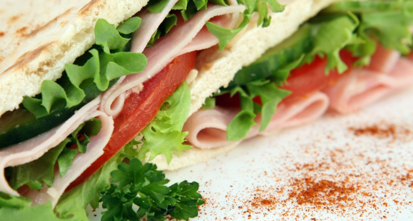 Домашних на завтрак бутербродами не травлю: собираю хрустящие "конвертики" с начинкой - 15 мин и гора вкуснятины на столе 