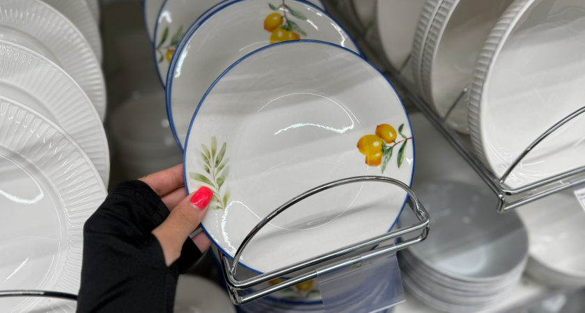 Нашла в Фикс Прайсе красивые тарелки,как в Pinterest:  одна стоит 87 рублей - идеальны на подарок к 8 Марта