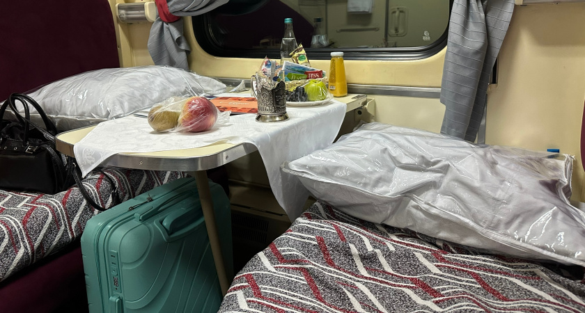 Полка моя, и точка! - объясняю на пальцах - почему я никогда не уступаю нижнее место в поезде