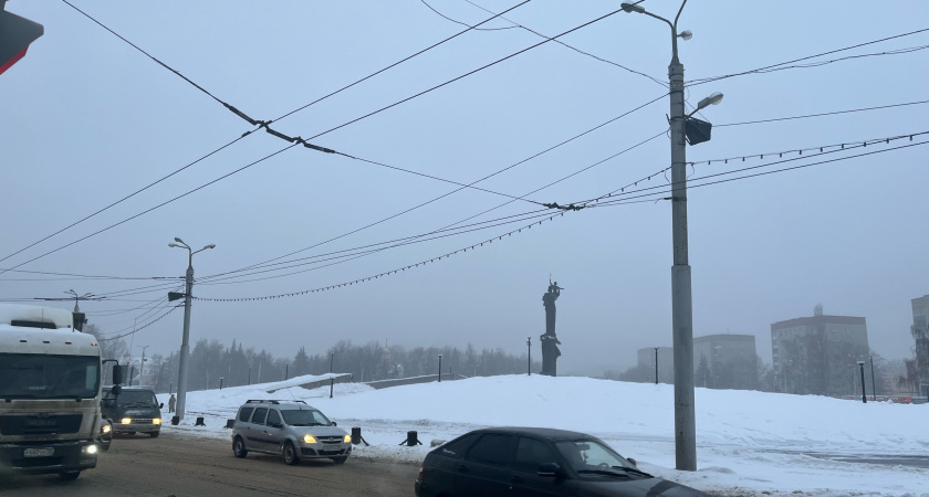 Школьник, матерясь, в одних трусах бегал вокруг Монумента воинской славы