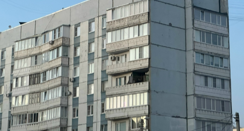 В Пензе на Калинина ледяная глыба рухнула на женщину