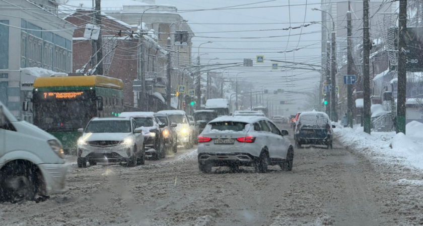 В Кузнецком районе автоинспекторы помогли водителю, у которого закончился бензин