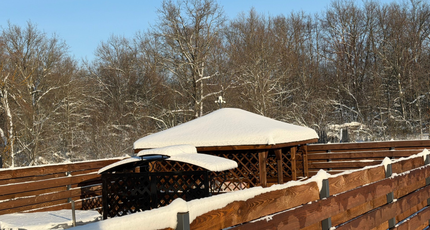 Главная ошибка при установке забора, о которой забывают многие: из-за такой мелочи весной ваш забор обязательно поведёт
