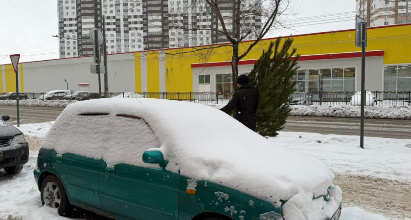 В Ленинском районе г. Пензы оценили, как ведется очистка территорий у магазинов от снега