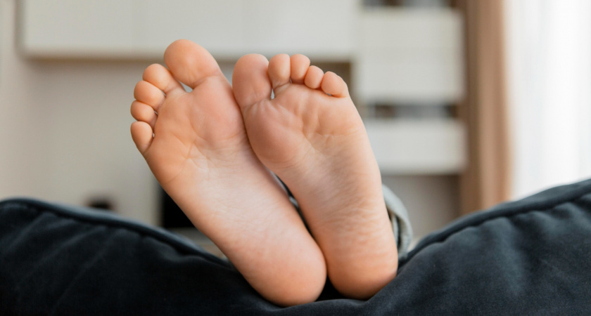 1 столовая ложка на 3 литра воды и пятки гладкие, как кожа младенца: лучший метод домашнего ухода за ногами