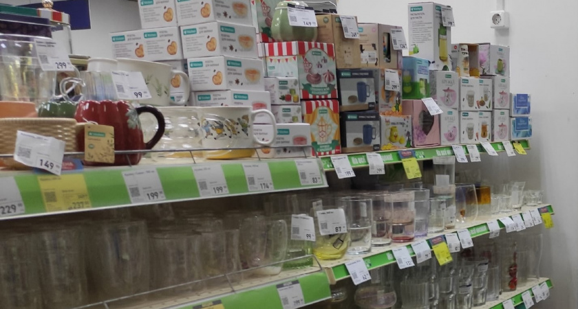 Фикс Прайс разложил на полках новую коллекцию посуды: фарфоровая соусница "Весенний сад" за 55 руб - что ни положи в нее выглядит вкусно