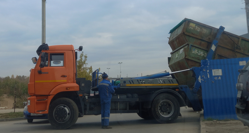 Спросил у водителя мусоровоза: не надоело ли ему нюхать это каждый день - он озвучил свою зарплату, и запахло деньгами