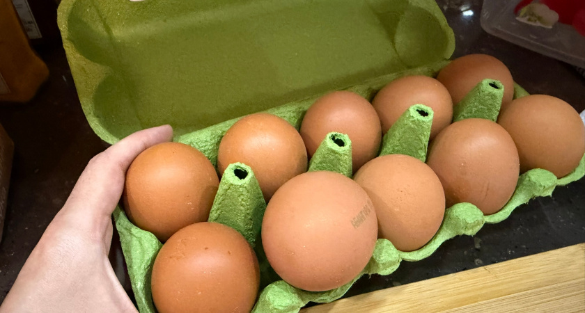 Ученые объяснили, как лучше чистить вареные яйца - просто запомните эти 6 секретов