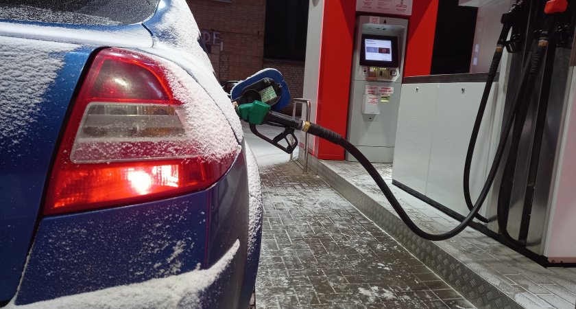 На многих АЗС ввели постоплату: вот почему многие водители "обругали" новый метод - хитрость нового правила 