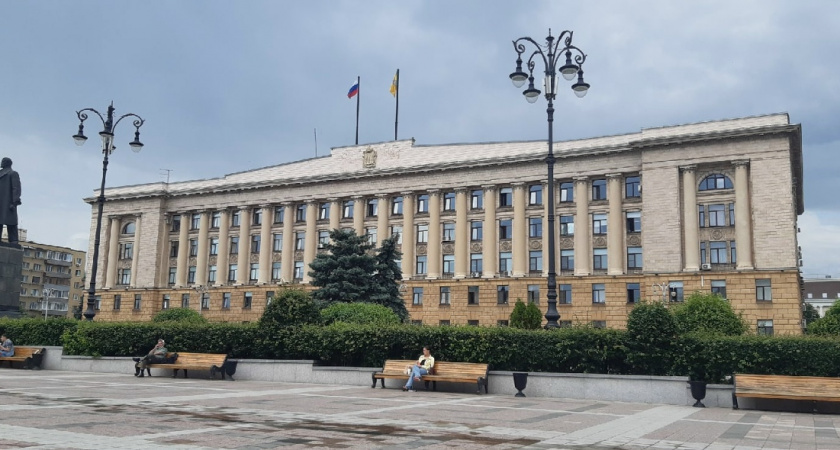 Мельниченко поздравил жительниц Пензенской области с 8 Марта