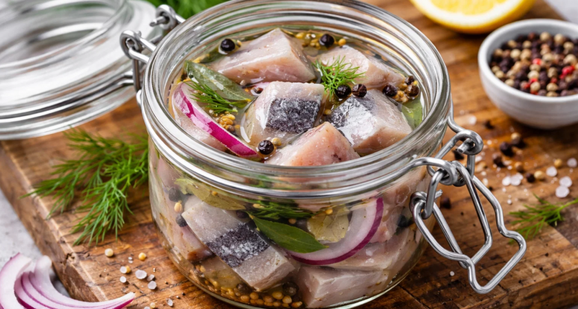 Так делали селедку для самого Сталина: а сейчас про этот рецепт все забыли - советская хитрость отменной засолки 