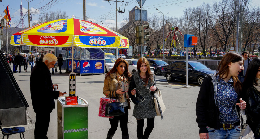 Сравнил цены и упаковку товаров в Ереване и у нас: такого вообще не ожидал - не верьте, что в Армении все только местное