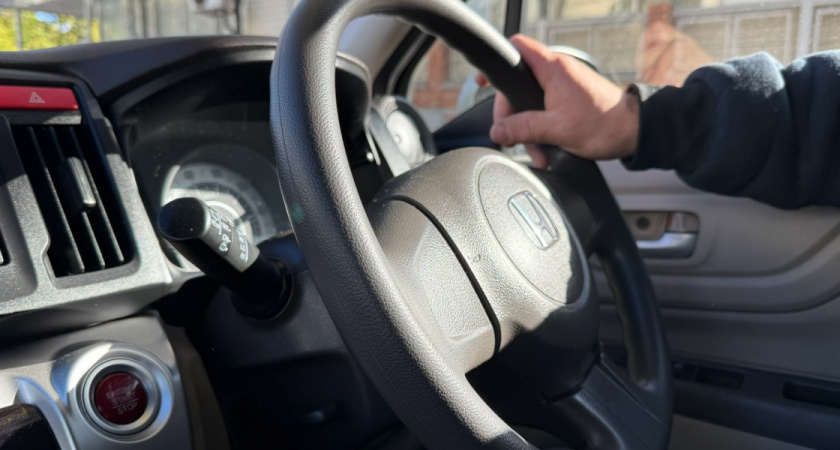 В Кузнецке мужчина бросил угнанный автомобиль, двигатель которого он не смог запустить