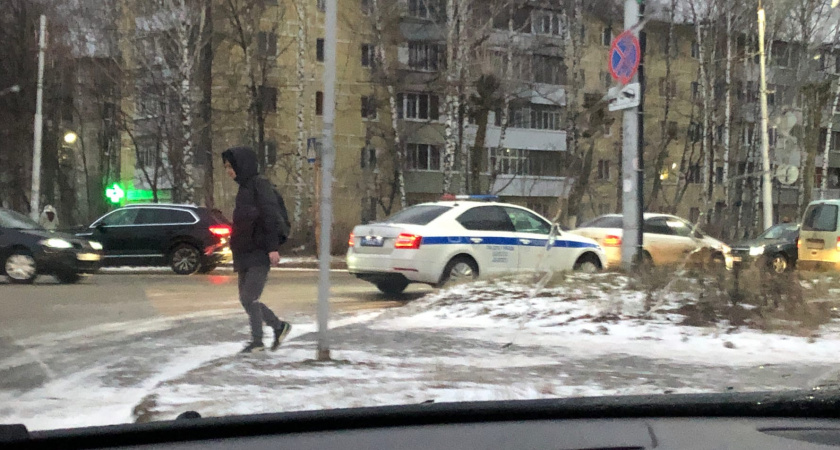 Вы попались в ловушку: почему хитрые инспекторы ГИБДД тормозят водителей только после выхода из авто