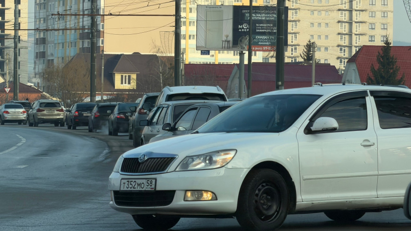 Водителям дали точный ответ: можно ли днём вместо ближнего света ездить с противотуманными фарами - запоминаем раз и навсегда