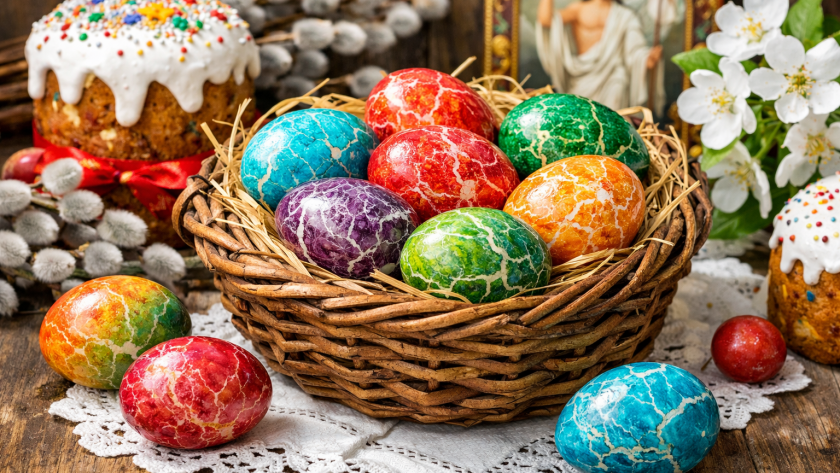 Мраморные яйца на Пасху  не скорлупа, а просто космос: крашу яйца луковой шелухой и чаем каркаде