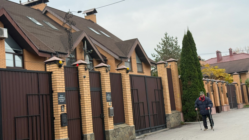 Бетон и кирпич больше не котируются - дачники нашли другой материал для садовых дорожек: без трещин, луж и скольжения