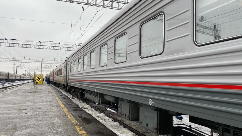 Пока все спорят за нижние полки в поезде, я всегда беру только верхние - и вот 5 главных причин почему