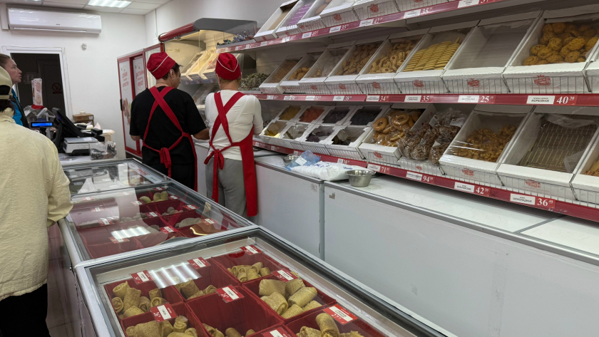 В Ермолино покупаем огромные конфеты: космическая обертка и космический вкус - такого раньше не пробовали