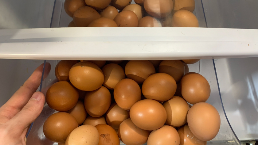 Хитрые продавцы выбирают яйца себе к Пасхе только так: запоминайте эти 2 простых приема