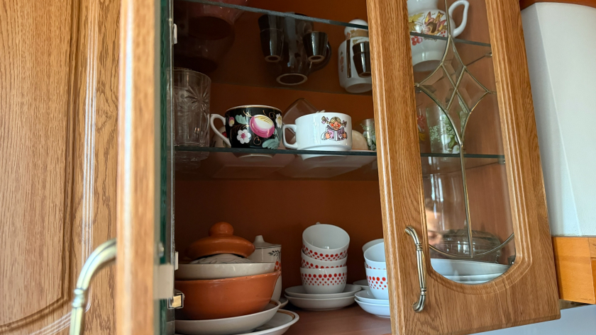 Старые чашки превращаются в дизайнерские штучки: хитрости для второй жизни посуды