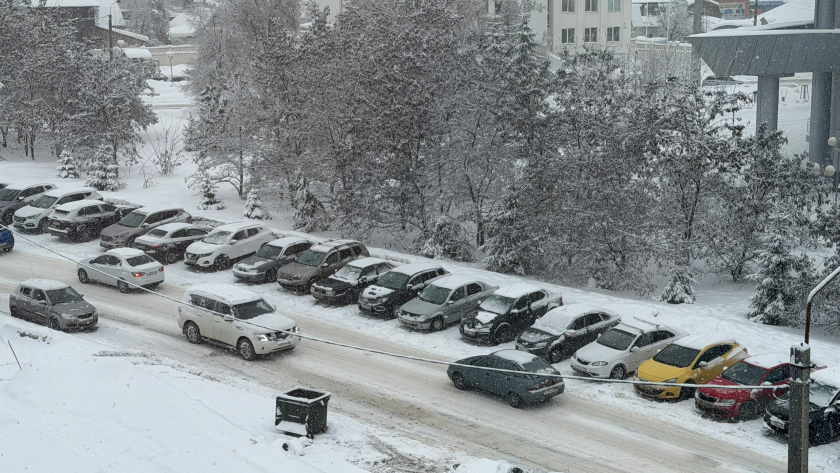 Суд высшей инстанции точку: как поступить, если на трассе огромная яма - возможен ли обгон через сплошную линию или нет