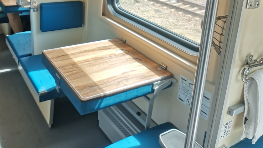 Вечный спор в поезде  имеет ли право пассажир нижней полки не пускать на неё соседа сверху - в РЖД поставили точку