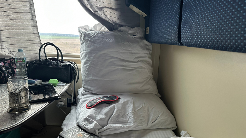 Можно ли сидеть на нижней полке в поезде, если взять билет на верхнюю - запомните раз и навсегда