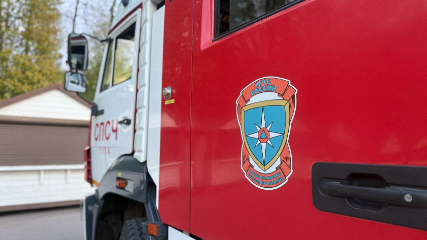 У памятника Победы вспыхнула бочка с битумом