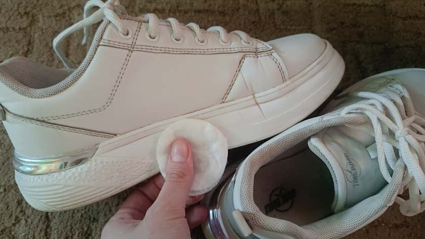 Зубная паста на ватный диск  и подошва как новая: ни желтизны, ни грязи, ни серости