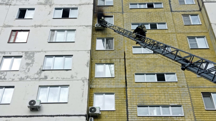 Из дома на ул. Бакунина, где загорелась квартира, эвакуировали 7 человек
