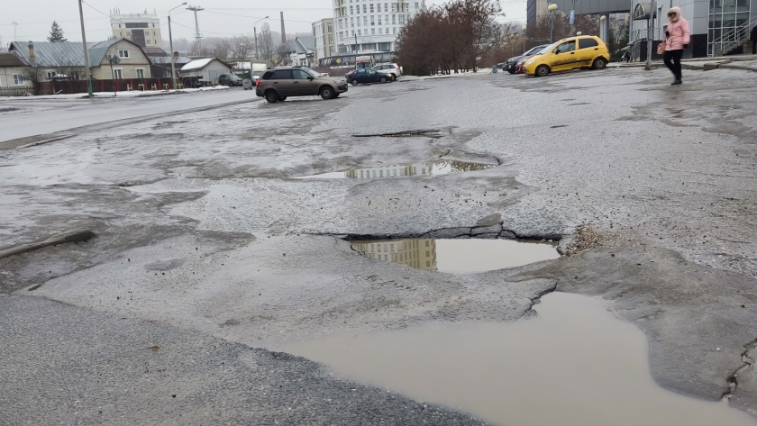 Власти Сосновоборска рассказали, стоит ли ждать ремонта дороги на Семашко в 2026 году