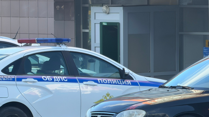 Сижу в машине на парковке, двигатель заглушен: заглядывает инспектор ДПС и требует документы - как грамотно действовать