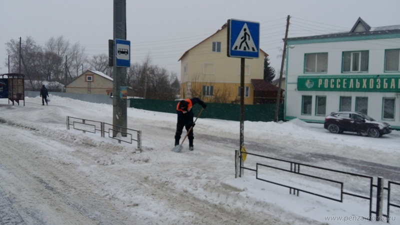В Первомайском районе на уборке снега трудятся более 700 человек