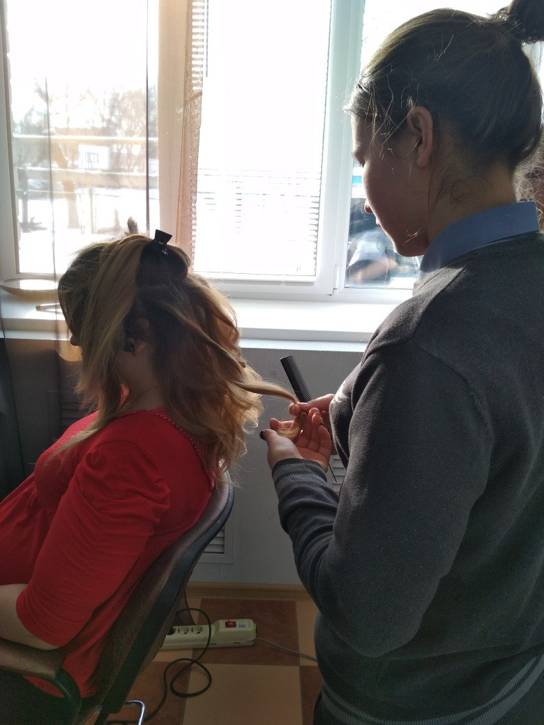 В Пензе девушки из многодетных семей захотели стать парикмахерами