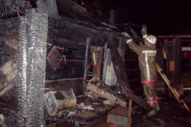 В Городищенском районе шесть человек тушили пожар во дворе дома