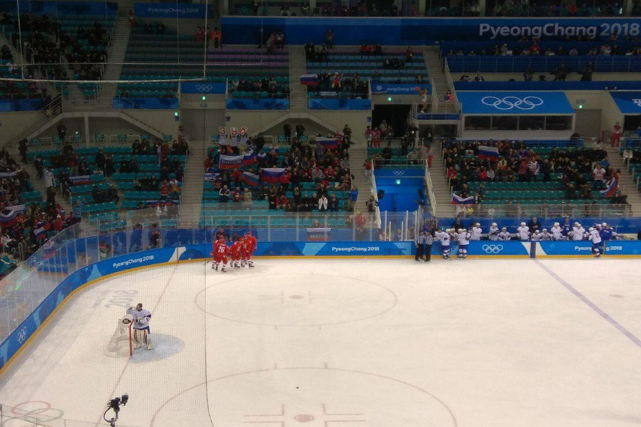 Мама пензенского хоккеиста-олимпийца смотрела игру с Норвегией вместе с соседями
