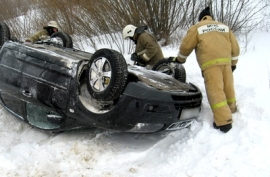 В Камешкирском районе Ford Focus перевернулся на занесенной снегом трассе