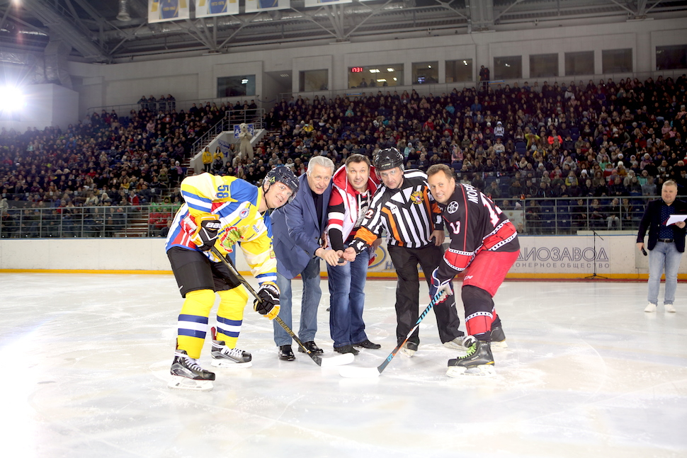 Матч в честь 35-летия хоккея в Пензе выиграли звёзды российского спорта
