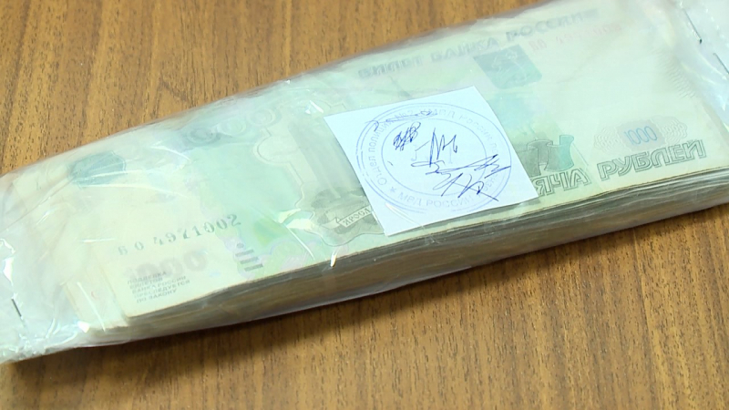 В Пензе мошенник обналичил фальшивые деньги на 200 тысяч рублей