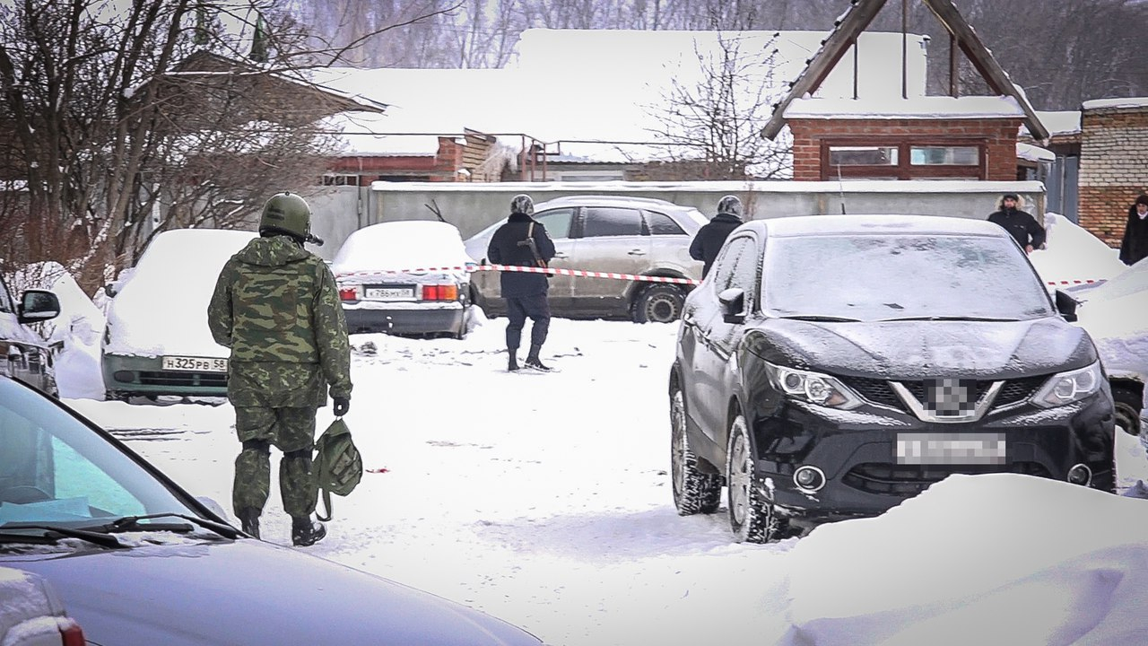 В Терновке росгвардейцы оцепили машину из-за подозрительного предмета