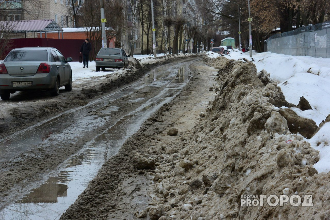 В Пензе рабочие откачивают воду с улиц