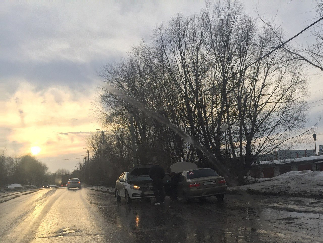 В поездке по городу пензенец встретил семь автомобилей с пробитыми колесами